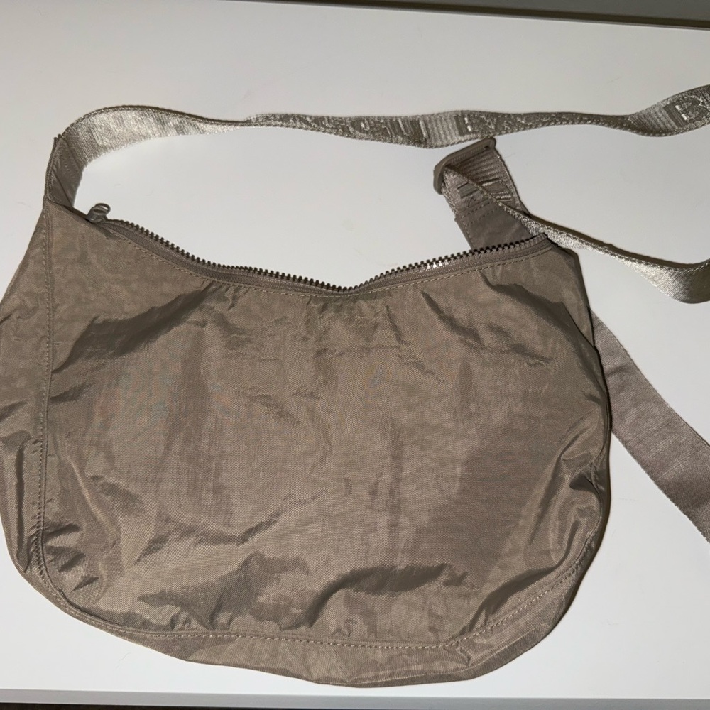 baggu medium crescent - dove